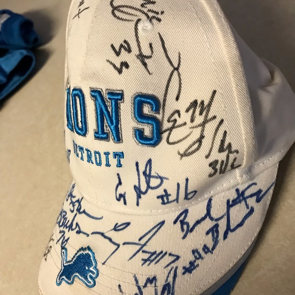 Detroit Lions autographed hats, miniature helmet and jersey. - Picture 8 of 10